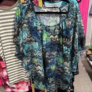 NOTATIONS Blue, Teal & Green Floral Flutter Sleeve Top